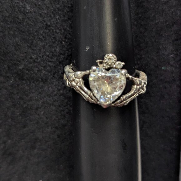 Ring - Picture 1 of 4